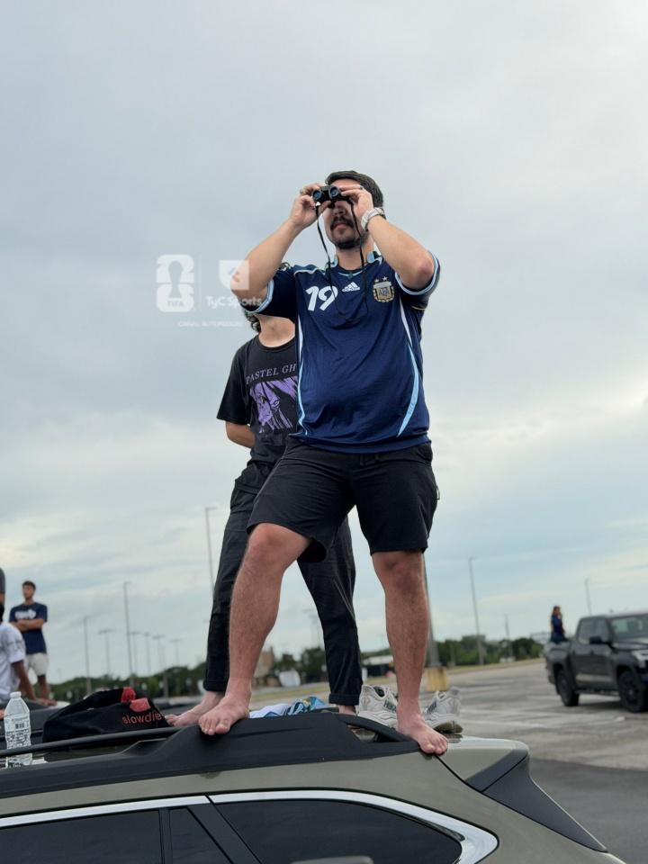每体：巴萨接触罗梅罗、卢克巴经纪人，未雨绸缪以防有人离队